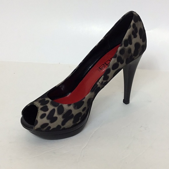 Moda high heels 7 1/2 animal print